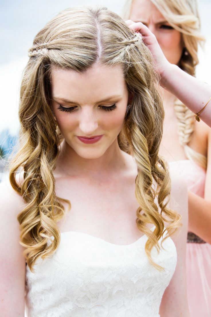 Romantic Hairstyle for Happy Women