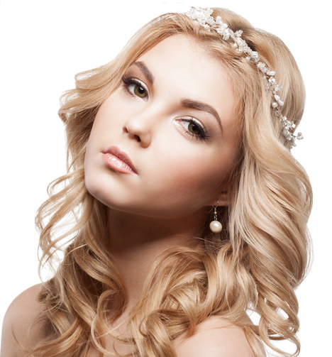 39 The most romantic wedding hair dos to get an elegant look  garden  princess