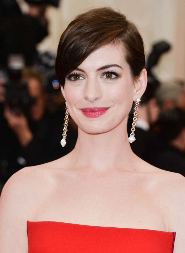 Anne Hathaway Black Short Hair