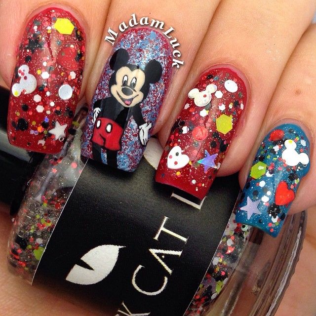 Chic Mickey Nails