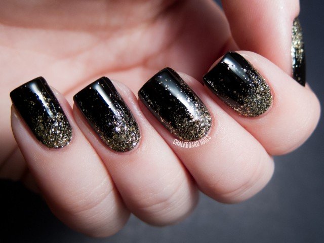 Glittering Golden Nails Art Design