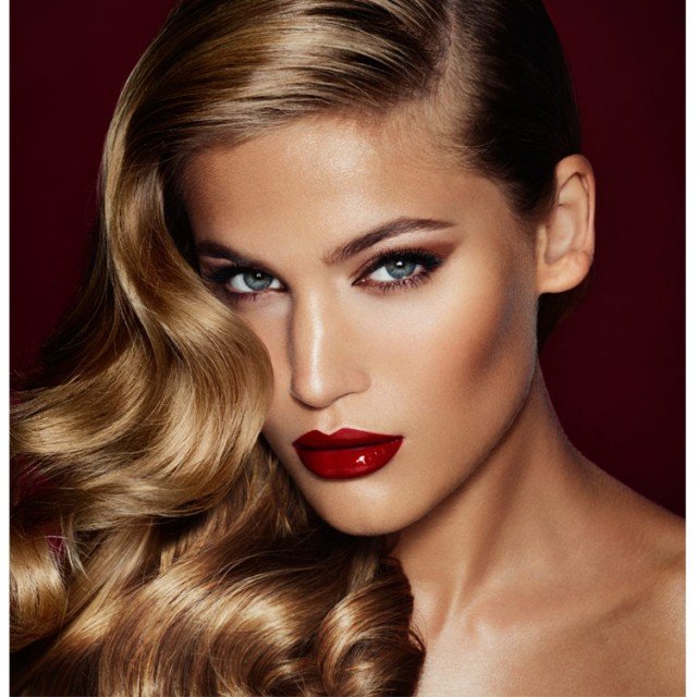 Glossy Red Lip Makeup Idea