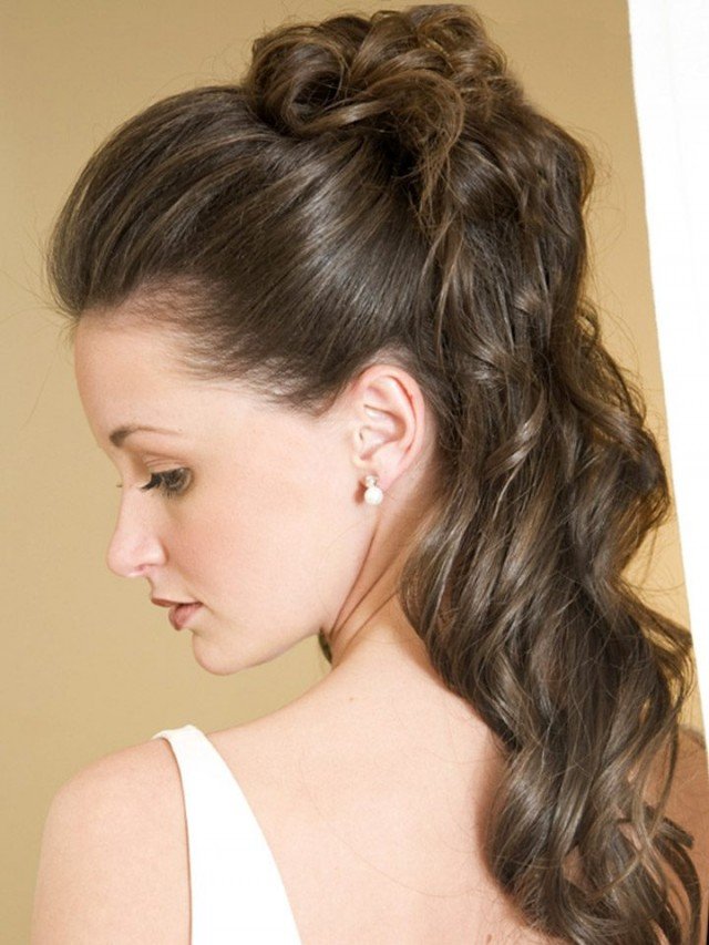 Pretty Prom Hairstyle for Long Hair