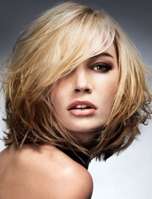 Shoulder-length Messy Bob Hairstyle