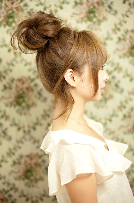 Stylish Top Knot Hairstyle for Young Women