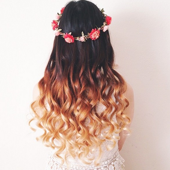 Romantic Ombre Wavy Hairstyle with Flowers