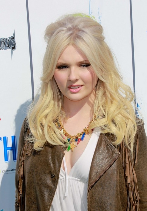 ABIGAIL BRESLIN’S PARTIAL “POOF”