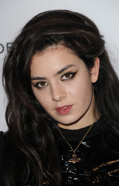 Charlie XCX Cat Eye Makeup Look