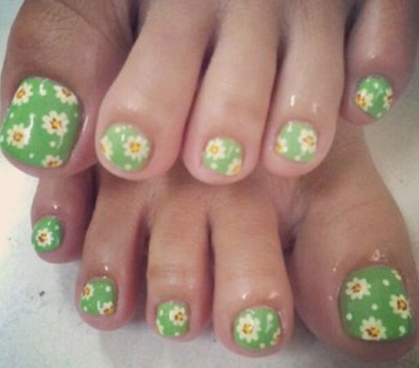 Daisy nails