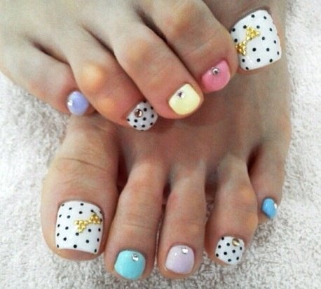 Dotted nails