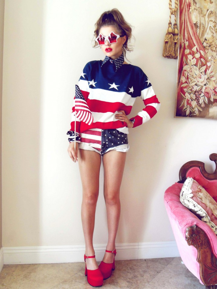 Egey Outfit Idea with Patriotic Prints