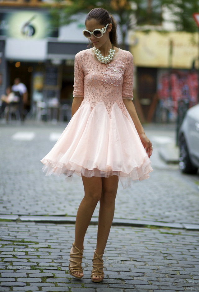 Feminine Lace Dress for Date