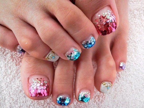 Glittering nails