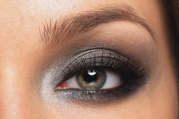 Grey Smokey Eye Makeup