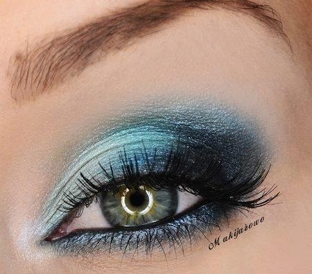 Stylish Blue Eye Makeup for Night Look