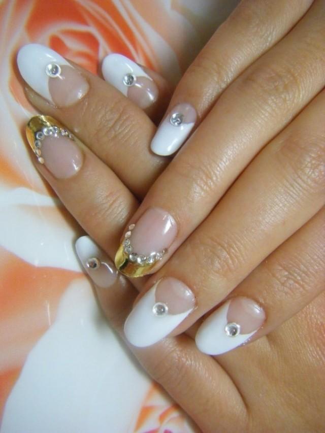 14 Wedding Nail Ideas to Try - Pretty Designs