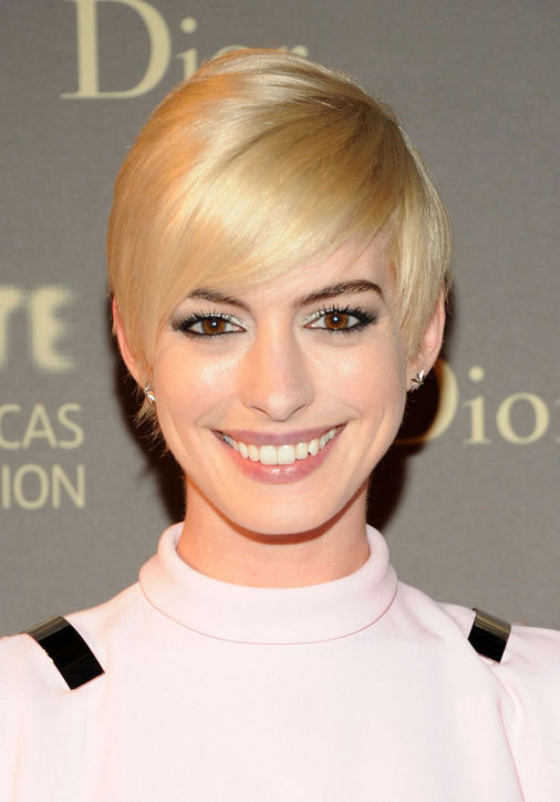 Anne Hathaway's Blonde Pixie Haircut