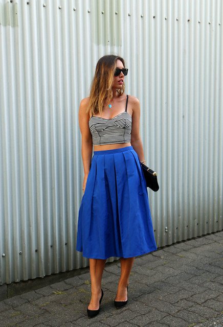 Cool Outfit Idea with Blue Midi Skirt