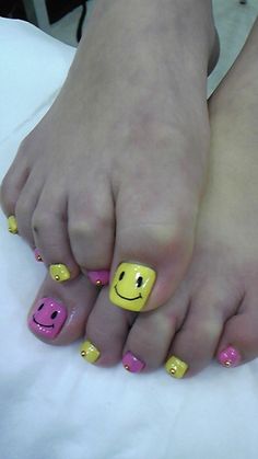 Happy Face Nail Design for Toenails