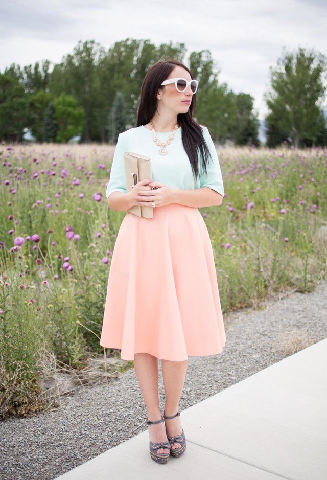 Fantastic Outfit Ideas with Feminine Midi Skirts - Pretty Designs