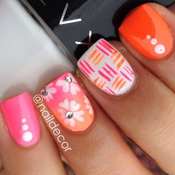 18 Pretty Orange Nail Designs - Pretty Designs