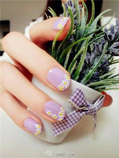 Purple Daisy Nail Design