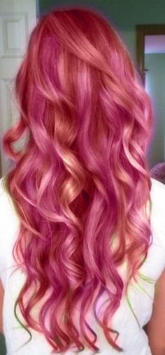 Amazing Long Wavy Pink Hairstyle