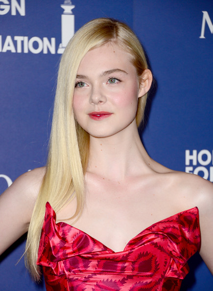 Elle Fanning Side-swept Long Hair with Ombre Lips