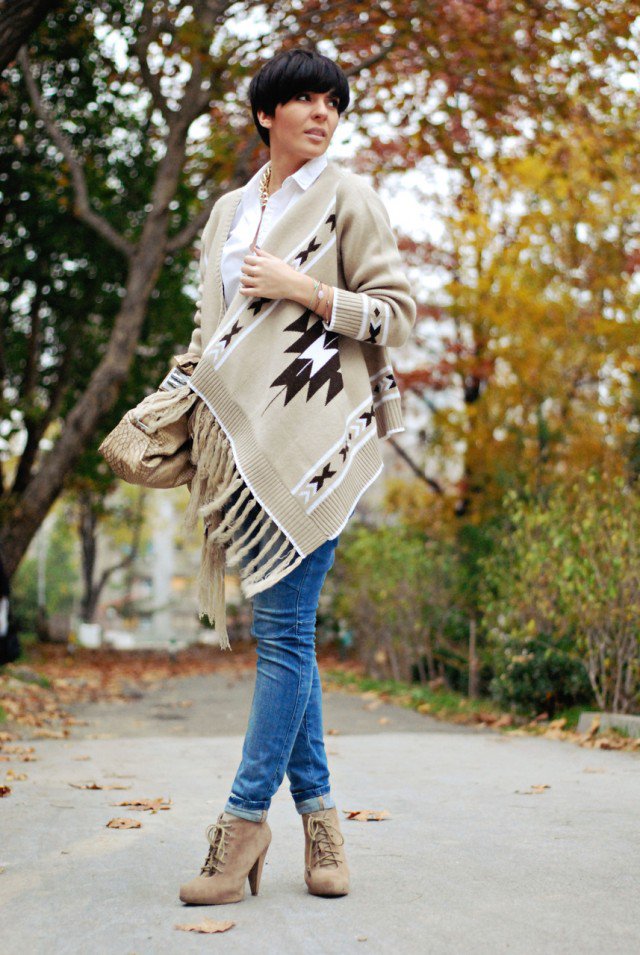 Fashionable Printed Poncho Outfit Idea