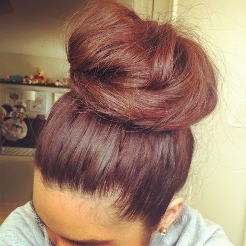 Beautiful Messy High Bun Hairstyles to Try - Pretty Designs