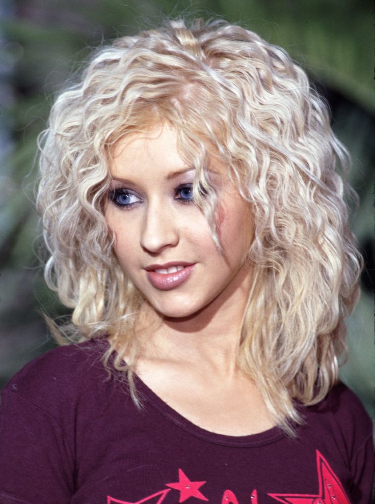 Medium Crimped Blond Hair - Christina Aguilera Hairstyles