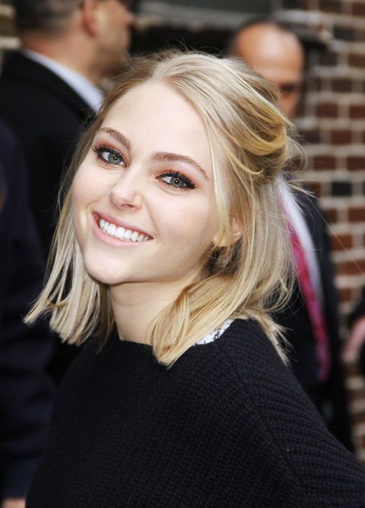 Anna Sophia Robb Short Half Up Hairstyle