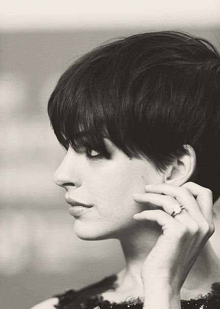 Anne Hathaway Short Hairstyle