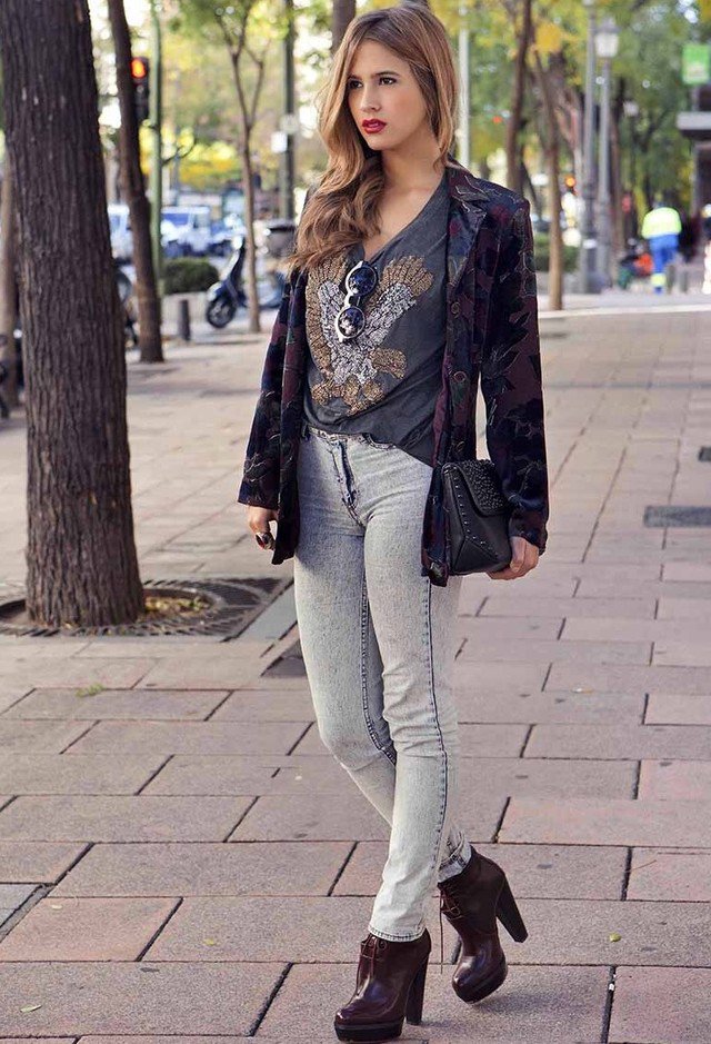 Chic Fall Outfit with Blazer and Jeans