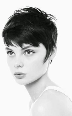 14 Great Short Hairstyles for Thick Hair - Pretty Designs