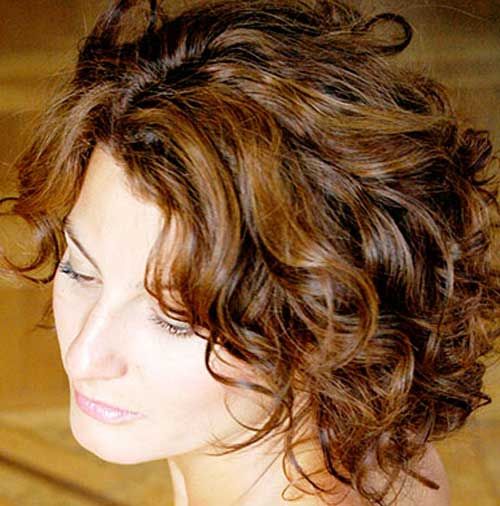 Short Curly Hairstyle for Brown Hair