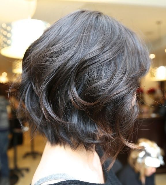 Short Wavy Bob Hairstyle for Black Hair