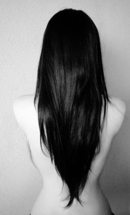 V-cut Long Black Straight Hairstyle
