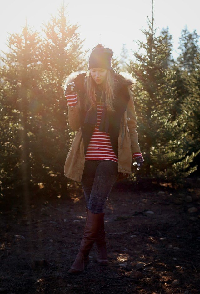 Winter Outfit Idea with A Knitted Hat