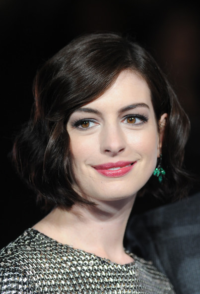 Anne Hathaway Short Retro Curls