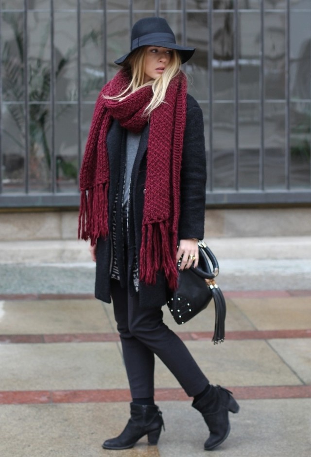 Black Outfit Idea with Maroon Scarf