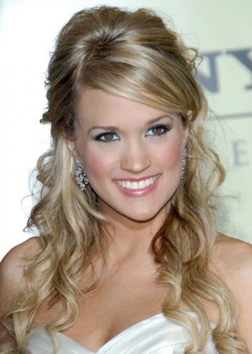 Carrie Underwood Half Up Half Down Curly Hairstyle