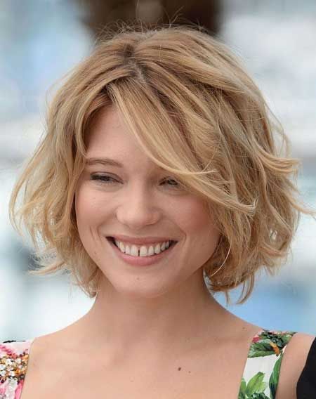 Cute Short Wavy Bob Hairstyle