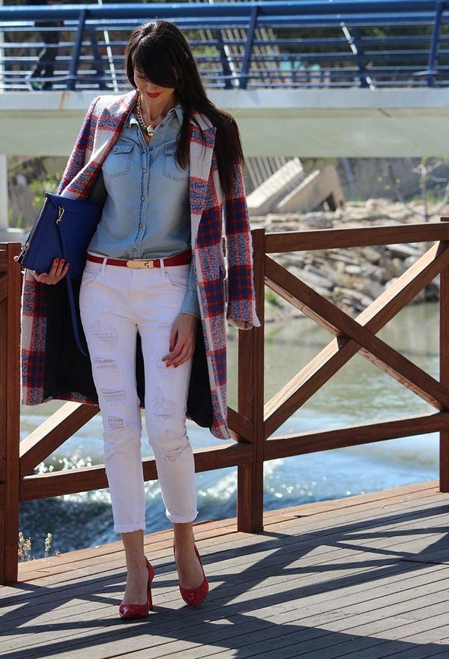 Elegant Outfit Idea with Tartan Coat