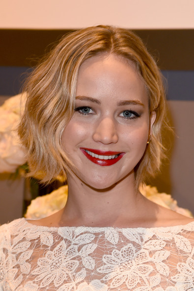 Jennifer Lawrence Short Bob Hairstyle with Subtle Waves