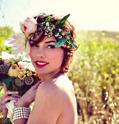 Pretty Floral Crown Hairstyle for Wedding