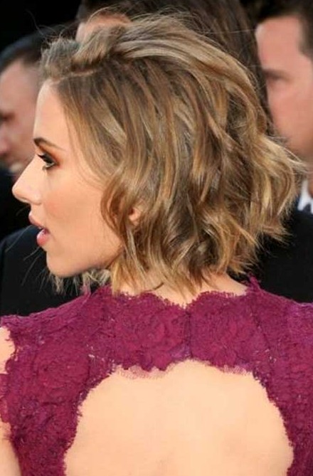 Scarlett Johansson Short Hairstyles Choppy layers and dual highlight bob
