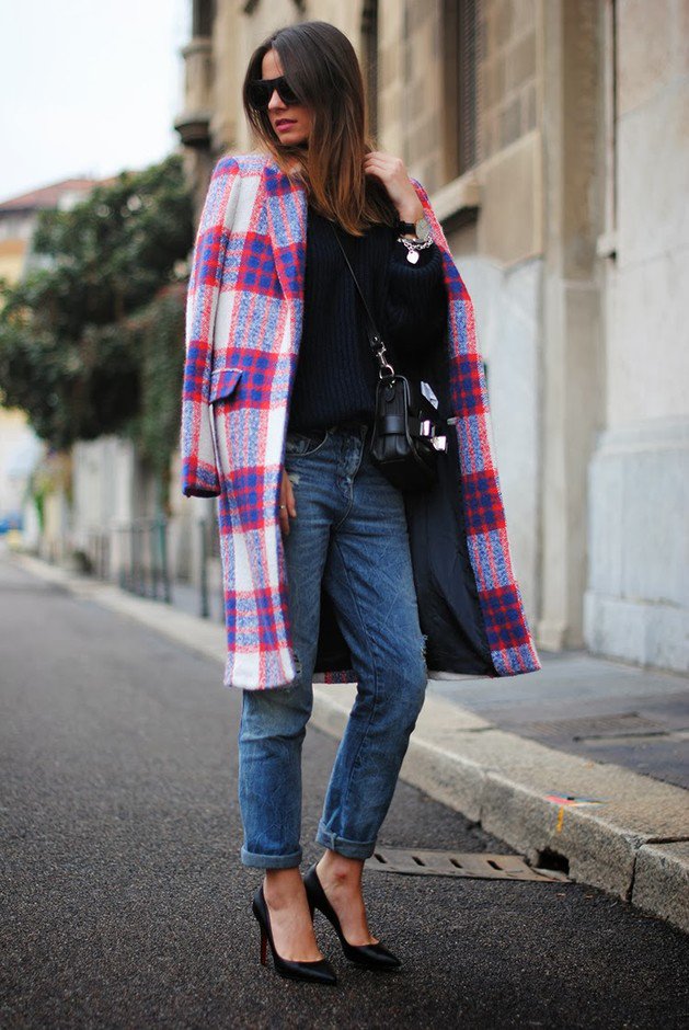 Stylish Tartan Coat Outfit Idea