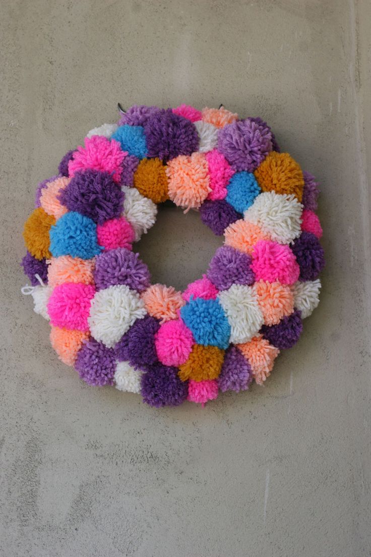 DIY Pom Pom Wreath