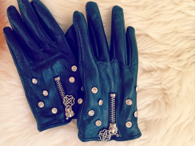 Pretty Gloves